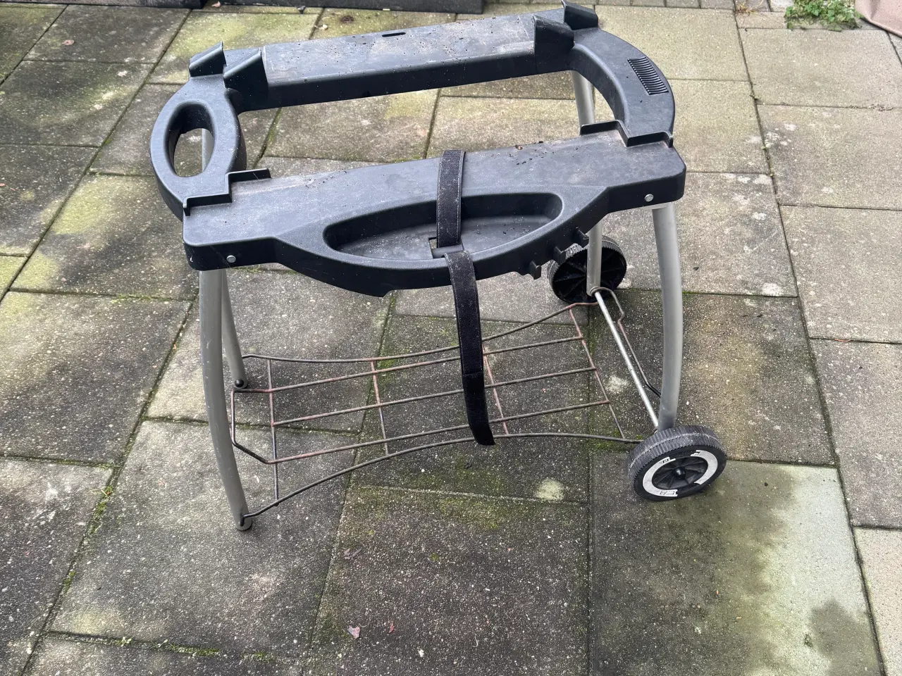 Billede 1 - Weber Q bord (Mulighed for at folde det)