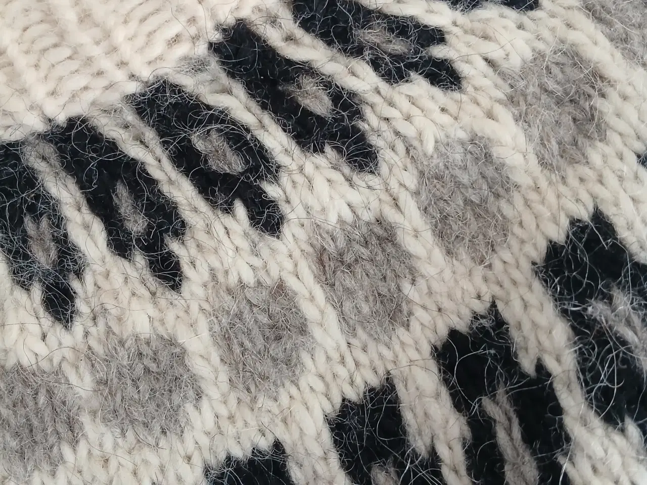 Billede 3 - Islandsk håndstrikket uldsweater