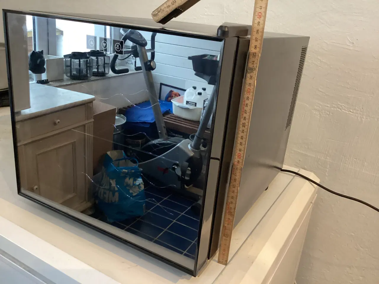 Billede 5 - Min Vin køleskab målende kan ses på billederne.