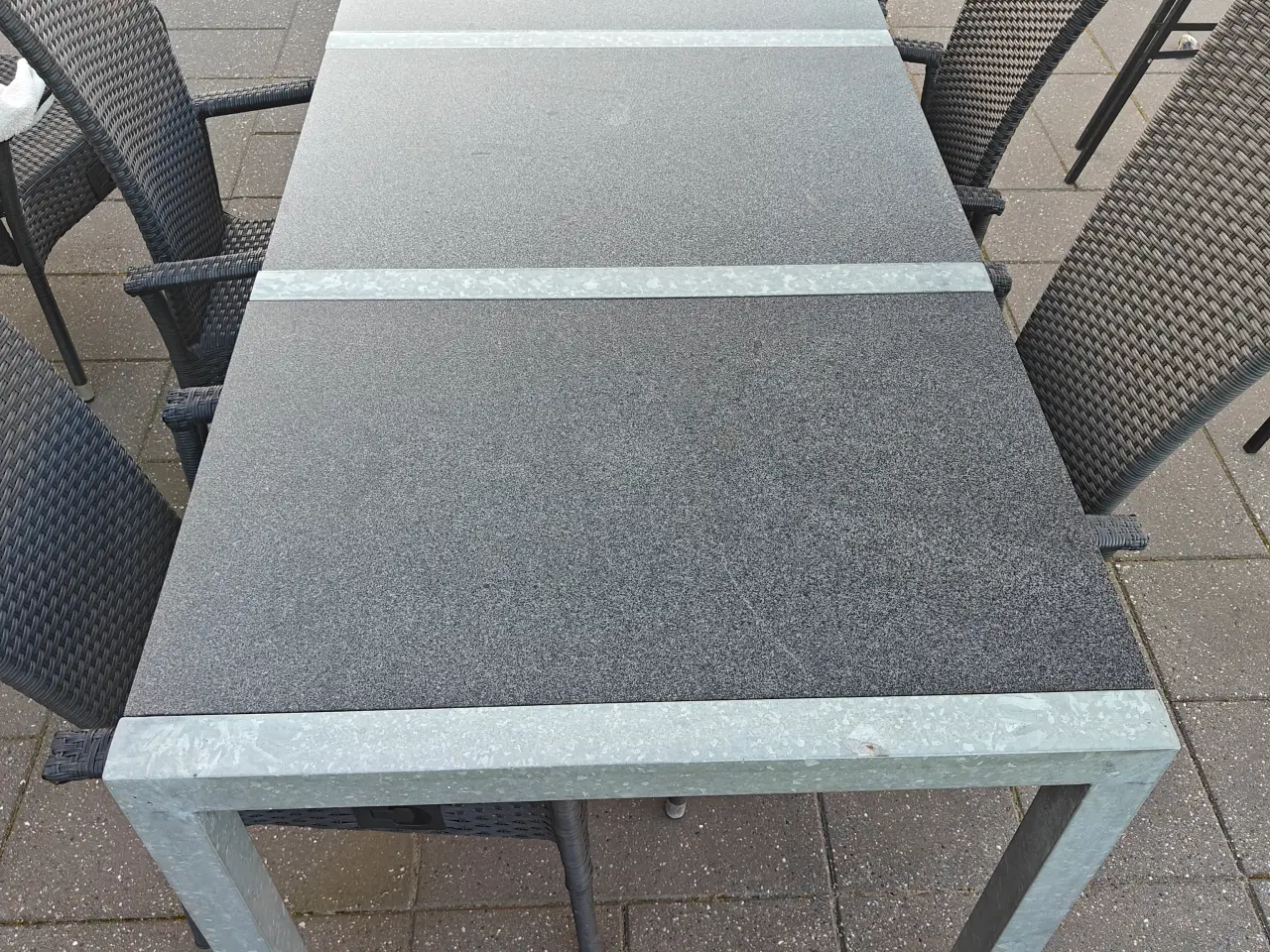 Billede 1 - Havebord granit 