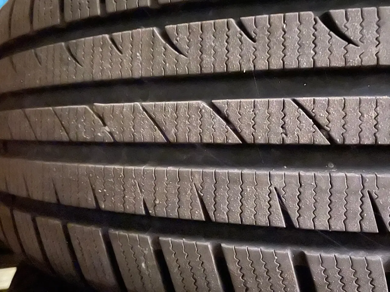 Billede 5 - Næsten nye 215/65R16 Fortuna vinterdæk sælges