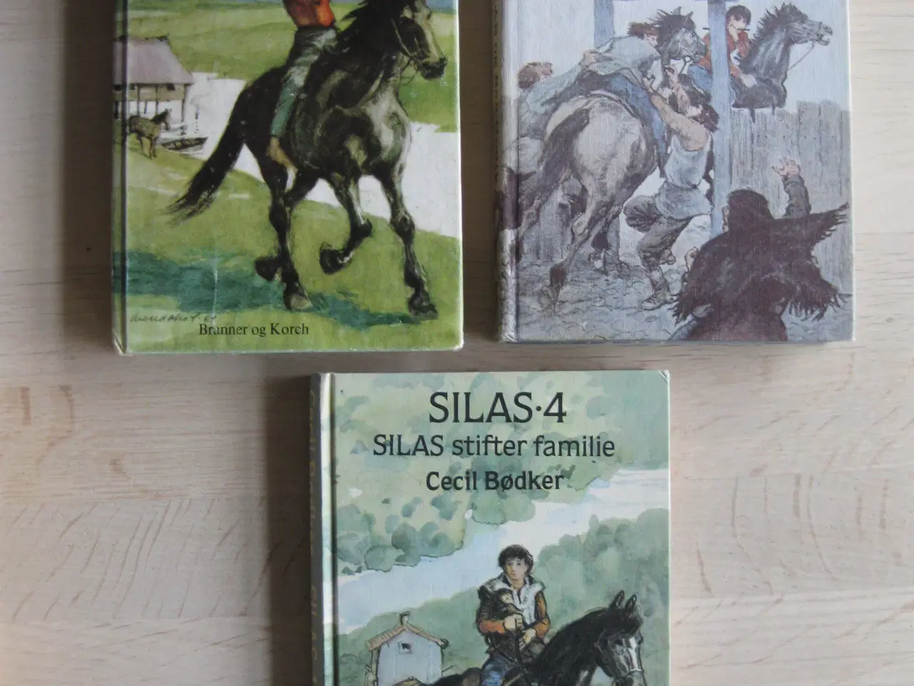 Billede 1 - Silas - bøger af Cecil Bødker ;-)