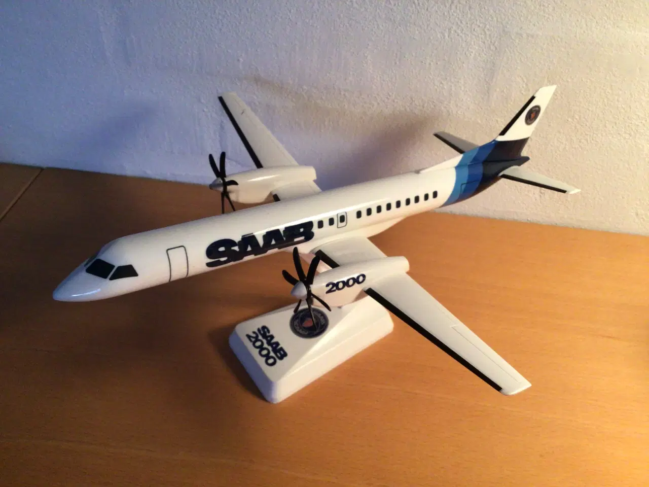 Billede 1 - Modelfly Saab 2000