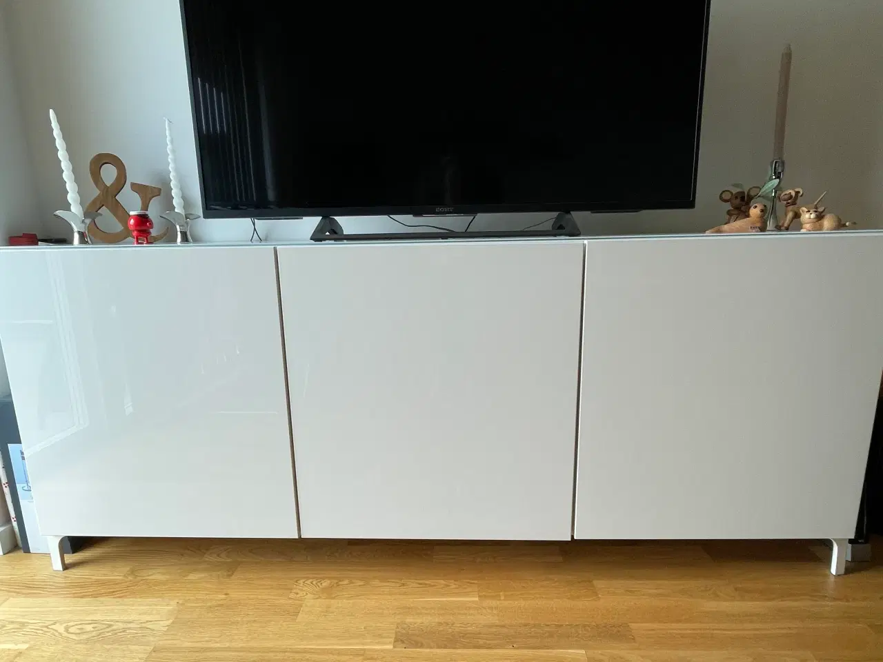 Billede 1 - TV-bord i hvid