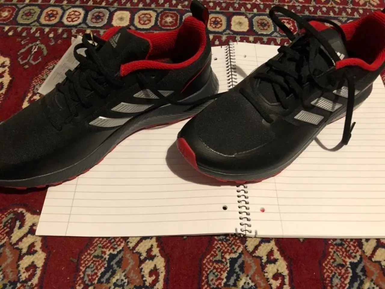 Billede 1 - Adidas Run Falcon, str. 43,5, SORT/rød