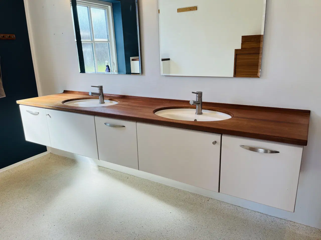 Billede 1 - Multiform badeværelsesmøbel m/dobbdlt vask