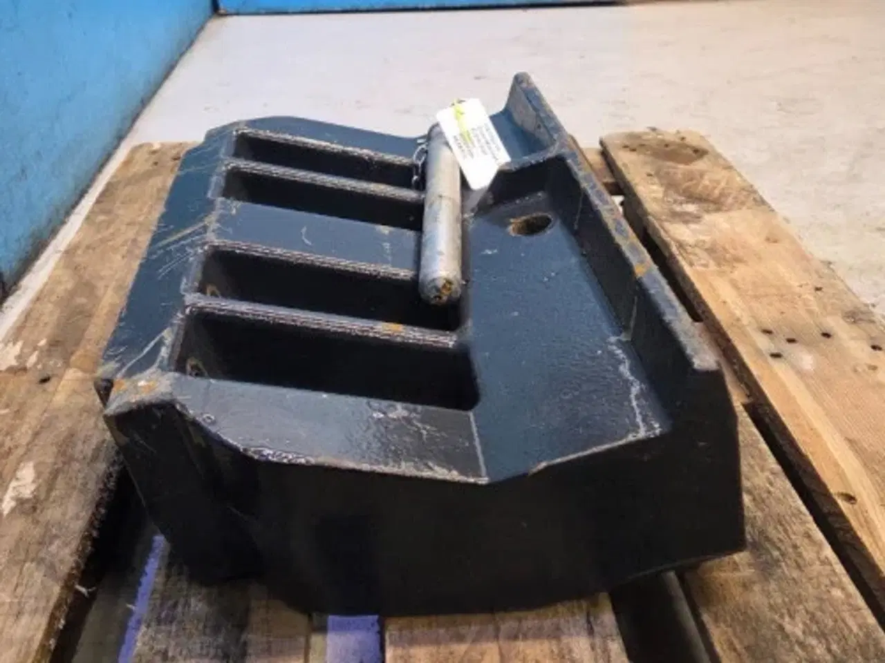 Billede 6 - Case Maxxum 145 Frontvægt Holder 82031499