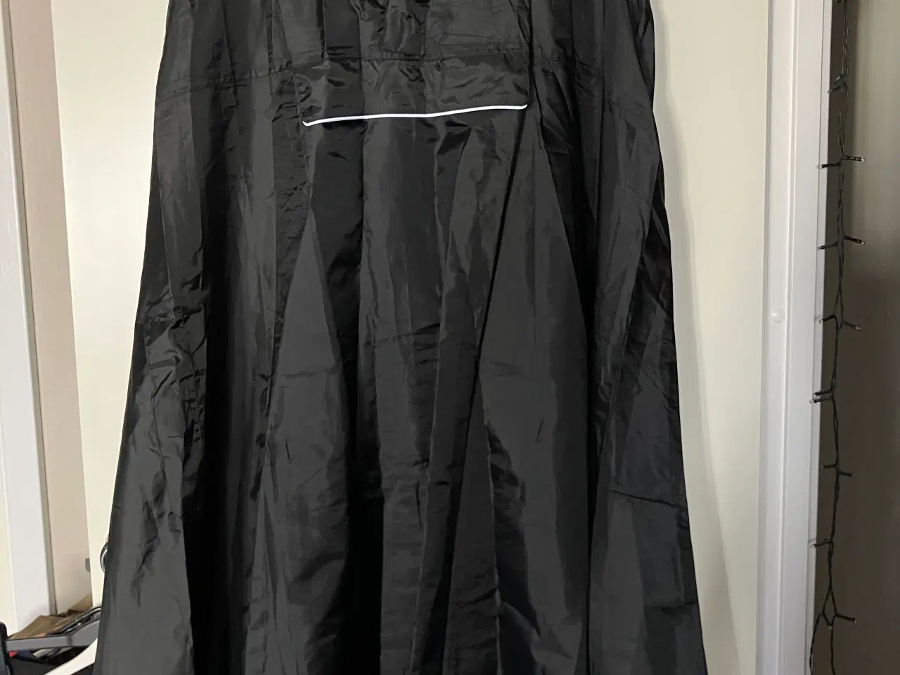 Billede 1 - Sort one-size (fra XS-XXL) regnslag, vind- og vand