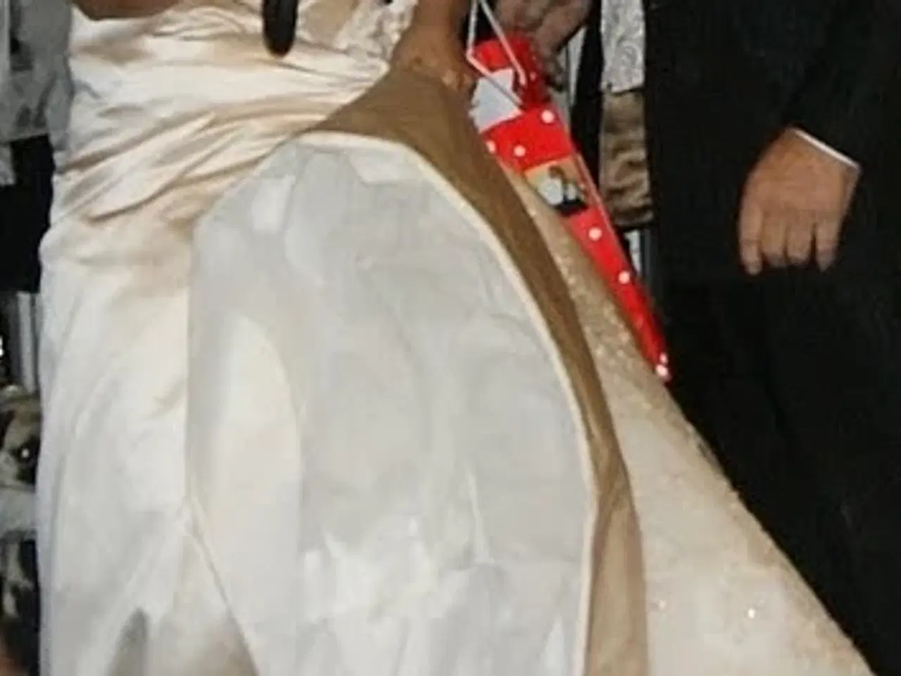 Billede 4 - Skræddersyet brudekjole