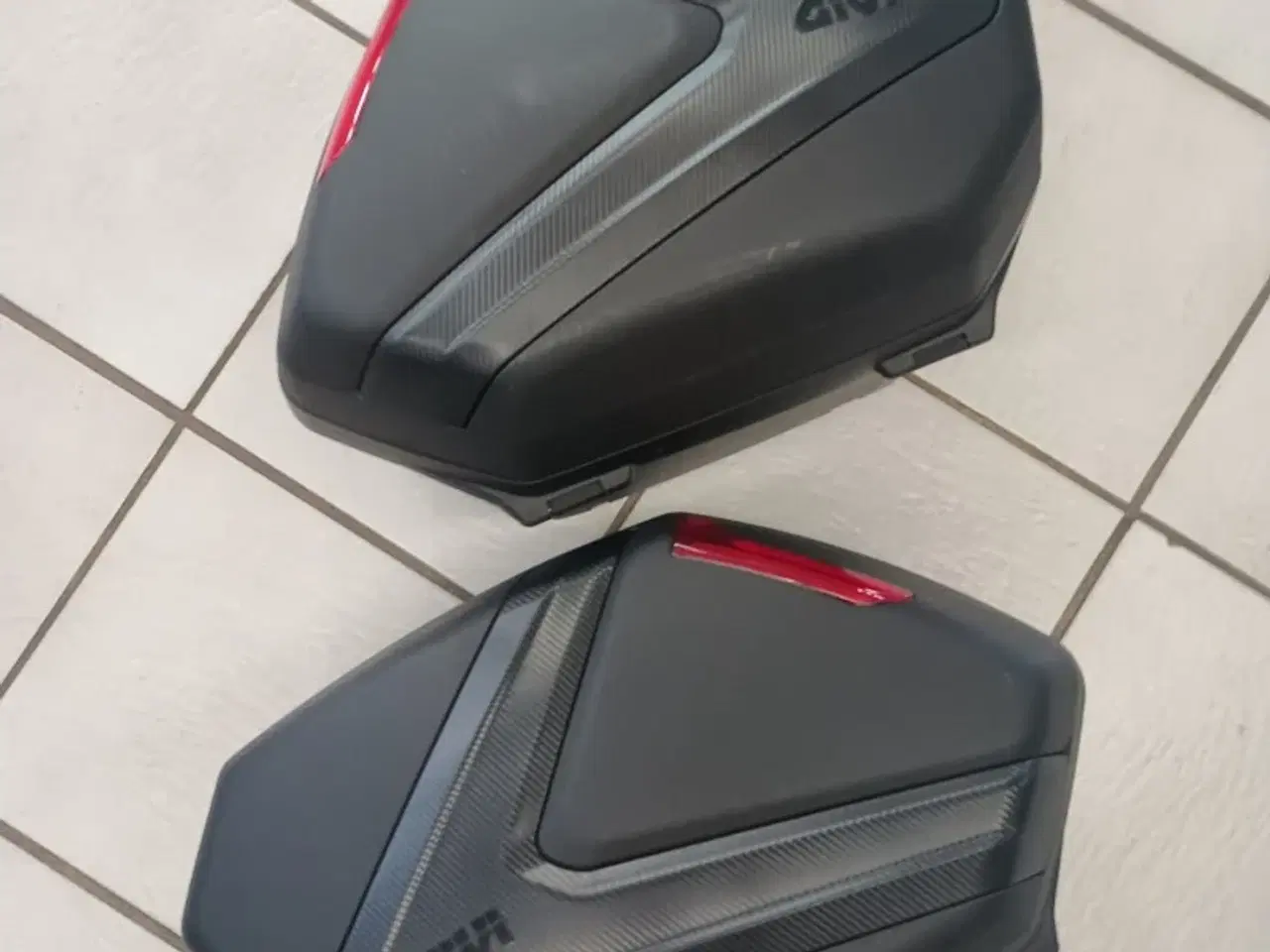 Billede 3 - GIVI Sidetaskesæt 37L - Rød refleks CARBON V37NN