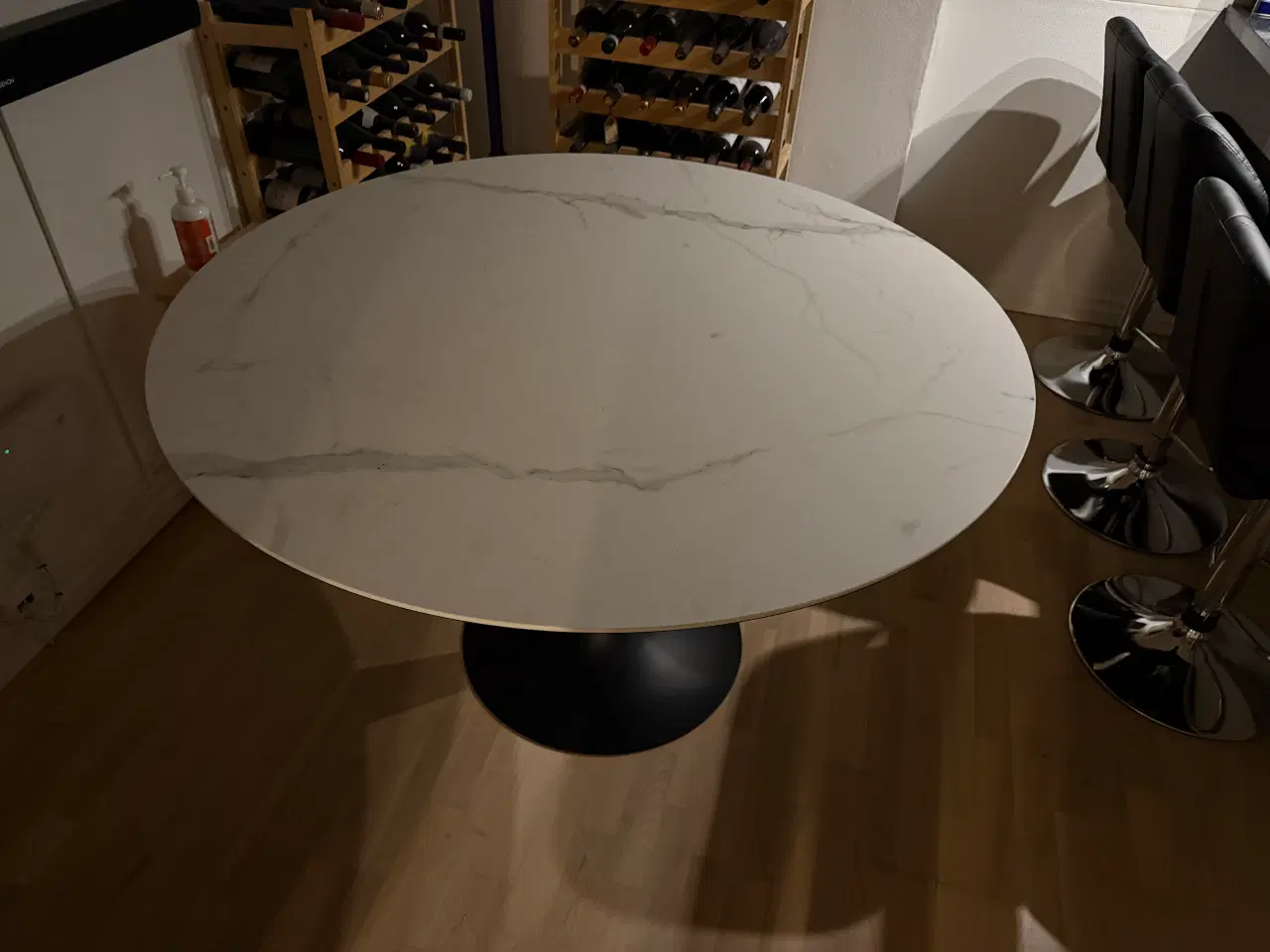 Billede 2 - SOVET spisebord med marmorplade og sort fod