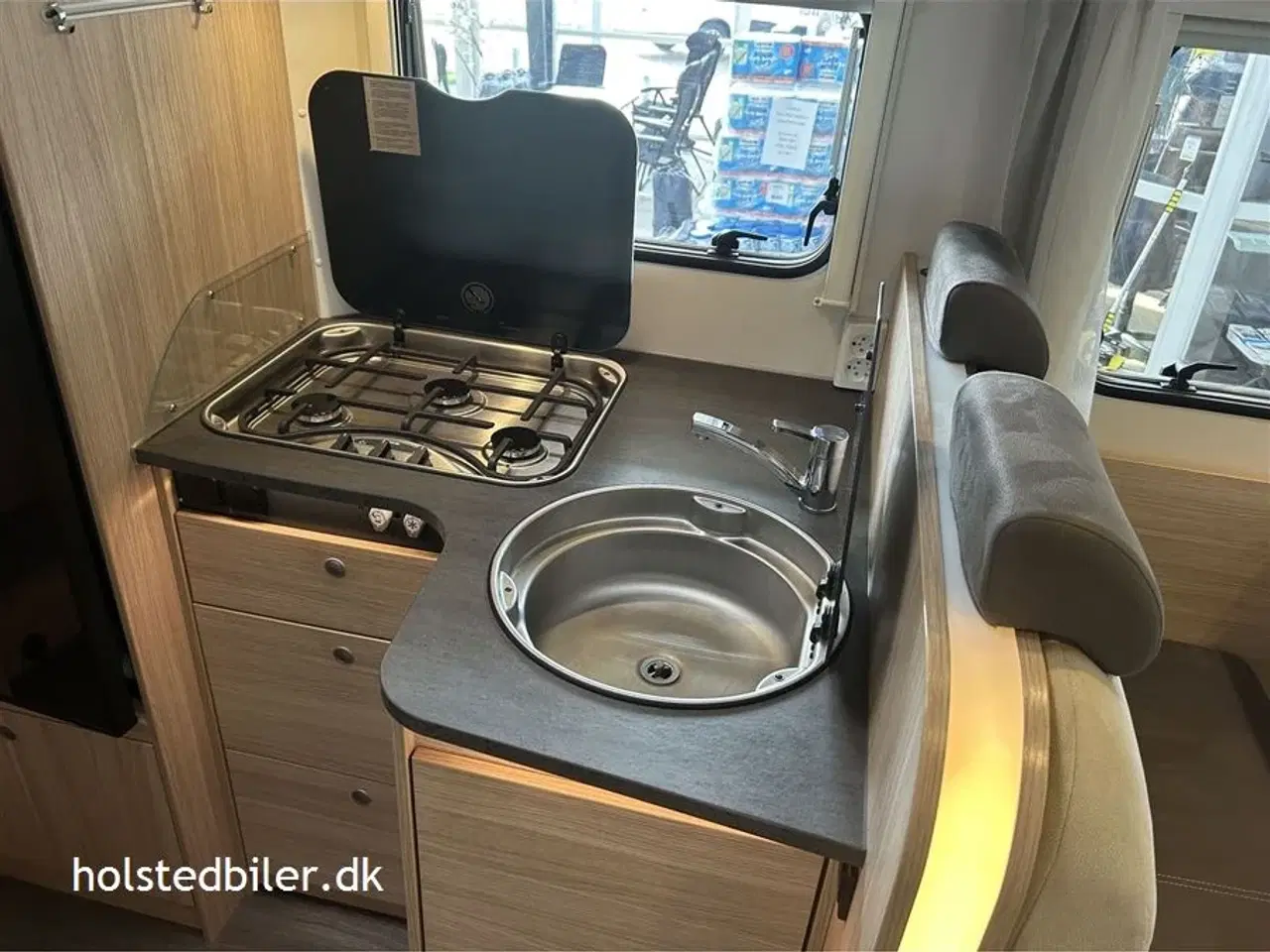 Billede 12 - 2019 - SunLight T 67 Activ   Km 42000 - 5 selepladser - hævesænkeseng.