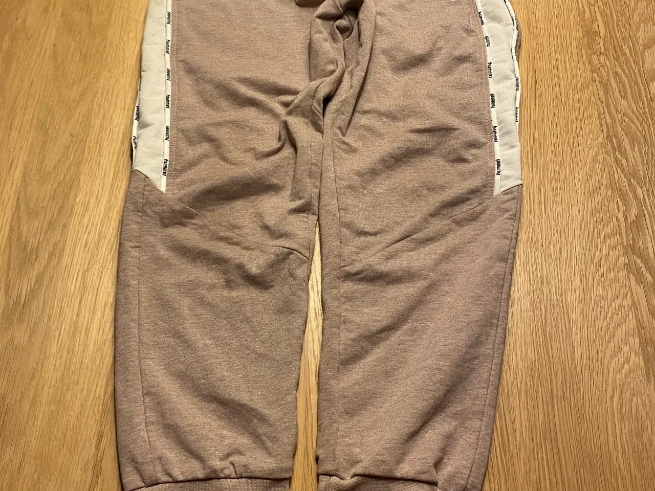 Billede 13 - Hummel kjole 122 og mere tøj i 122