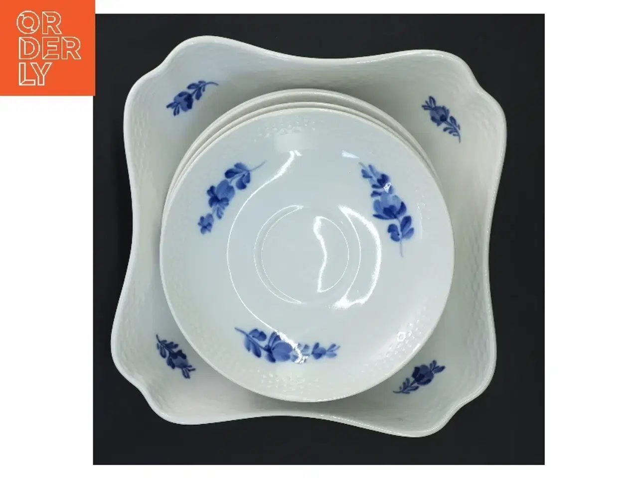 Billede 4 - Sæt af Royal Copenhagen skåle med blå blomst motiv(str. 5 stk Ø 16 & 16,5 & 22 cm) fra Royal Copenhagen (str. 5 stk Ø