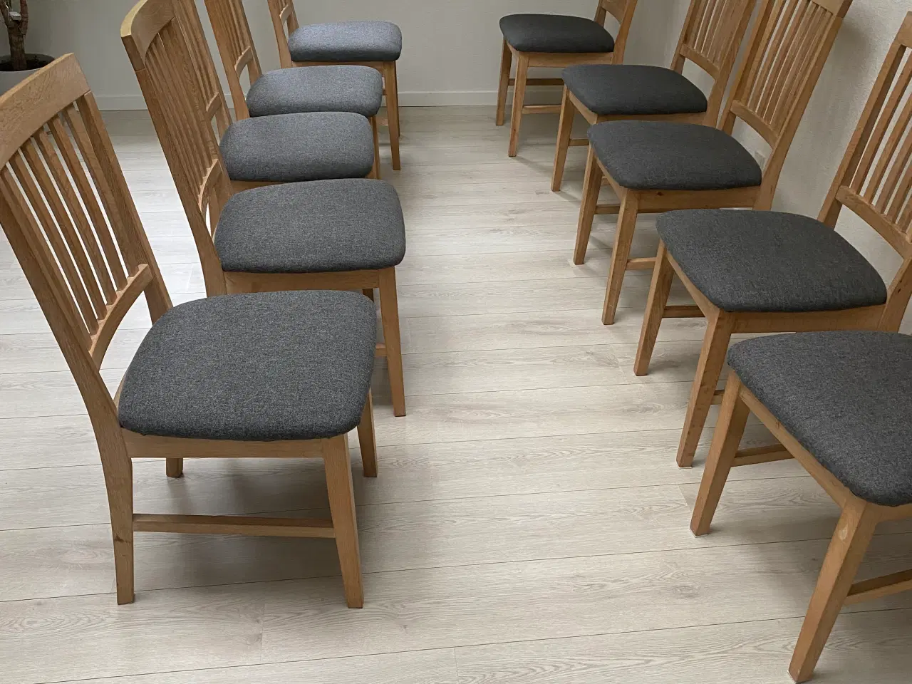 Billede 4 - Spisebord med stole i eg