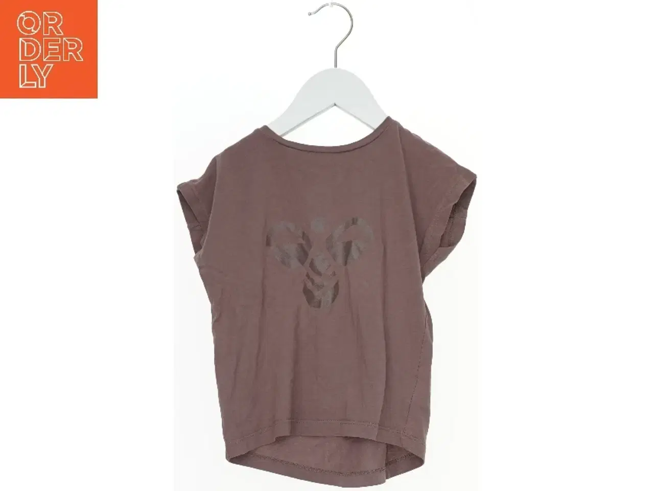 Billede 1 - Kortærmet T-shirt med logo fra Hummel (str. 104)