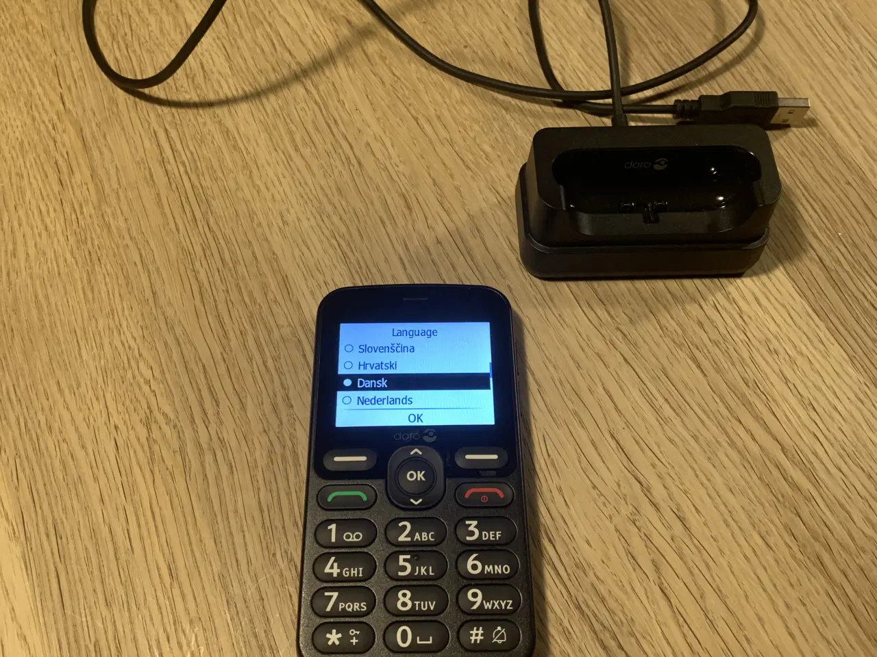 Billede 4 - Sort Doro 1881 mobiltelefon