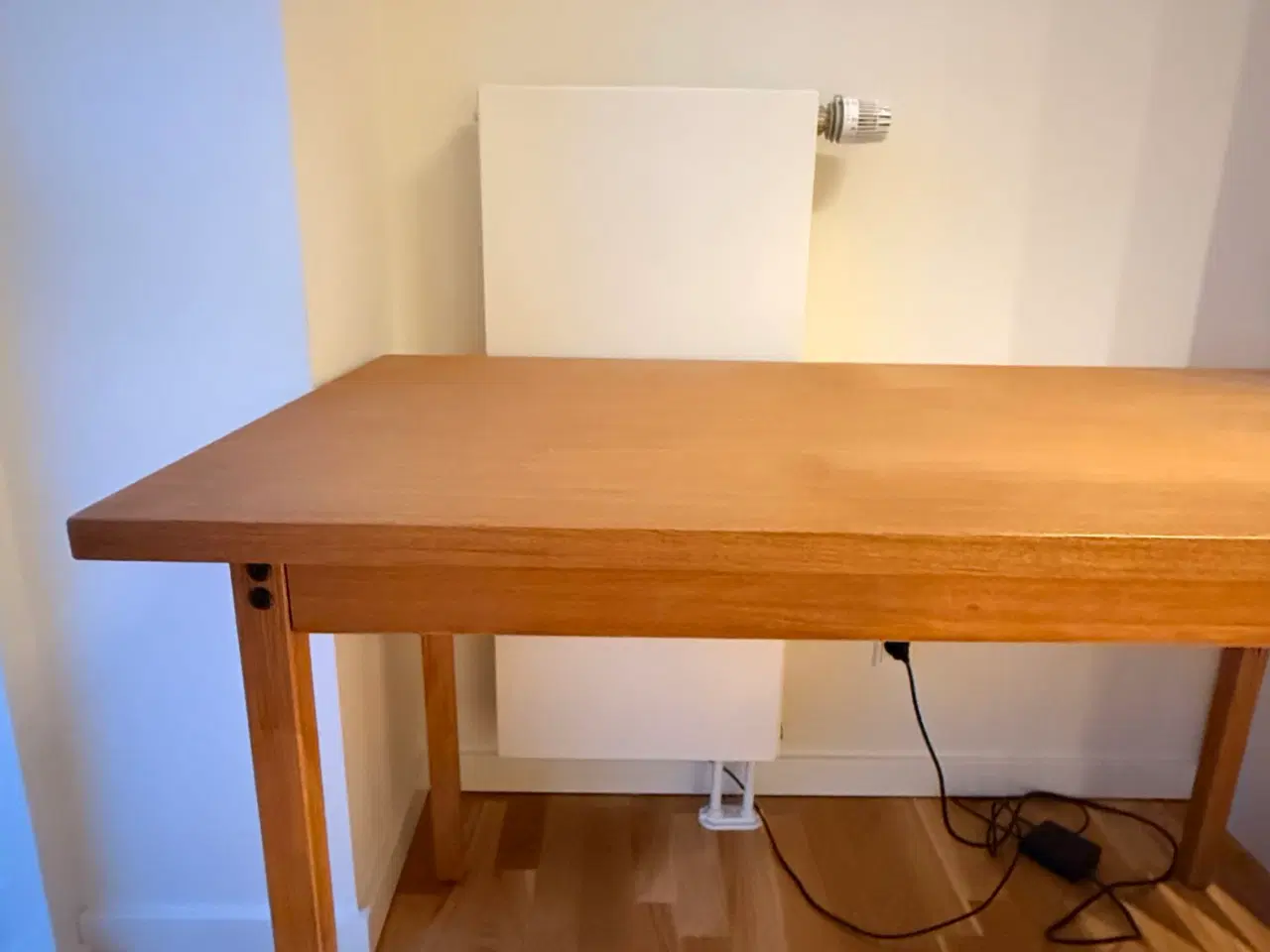 Billede 2 - Skrivebord i finer træ 