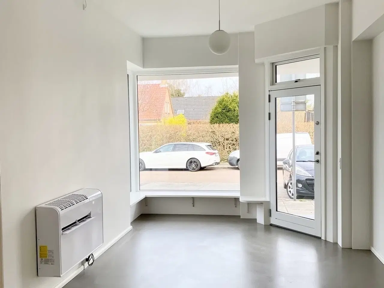Billede 1 - Butiks-/kliniklejemål på 32 m² – Ledigt fra 01.01.2026