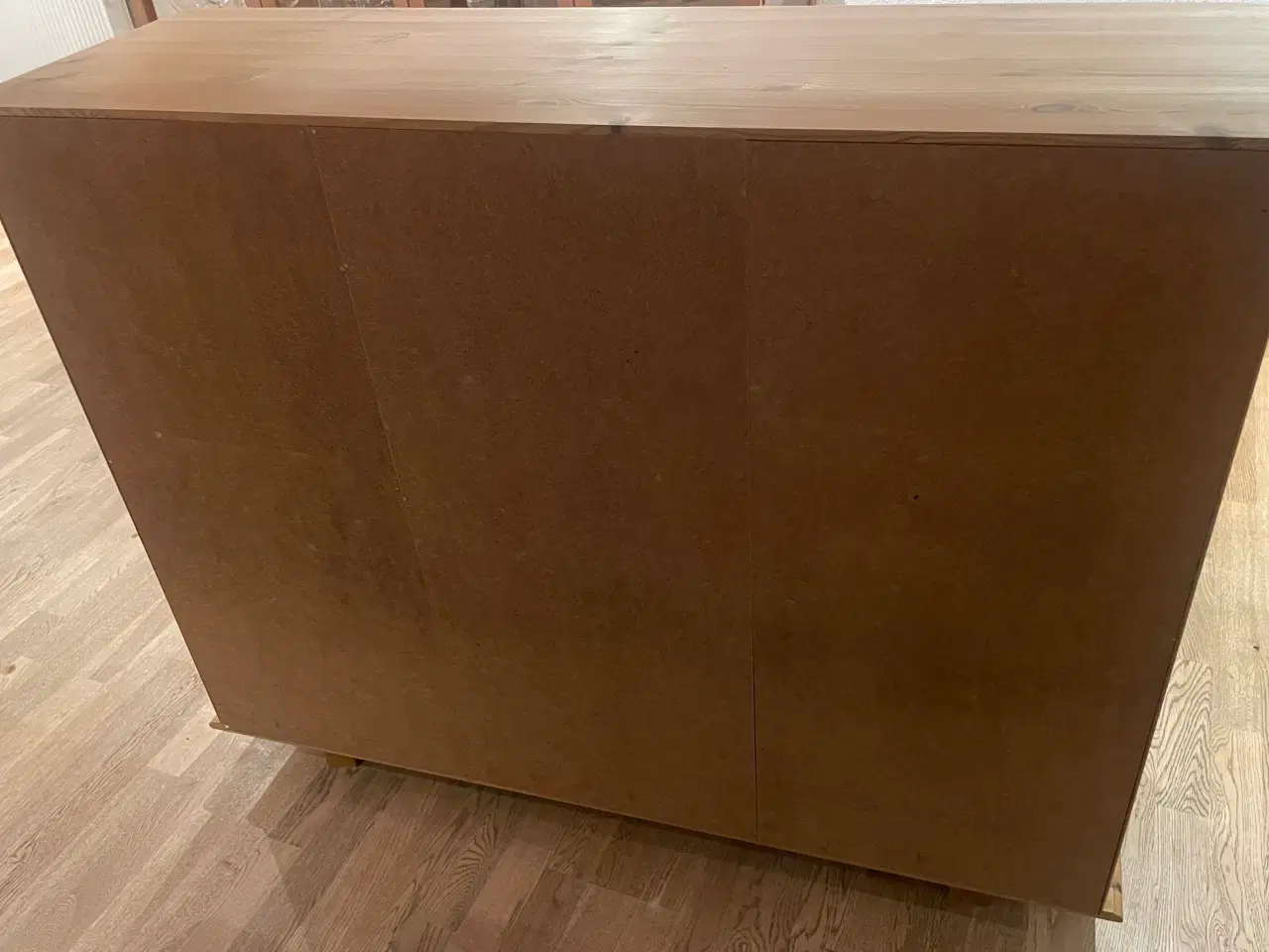 Billede 6 - Stor skænk med 3 låger, 3 hylder og 3 skuffer