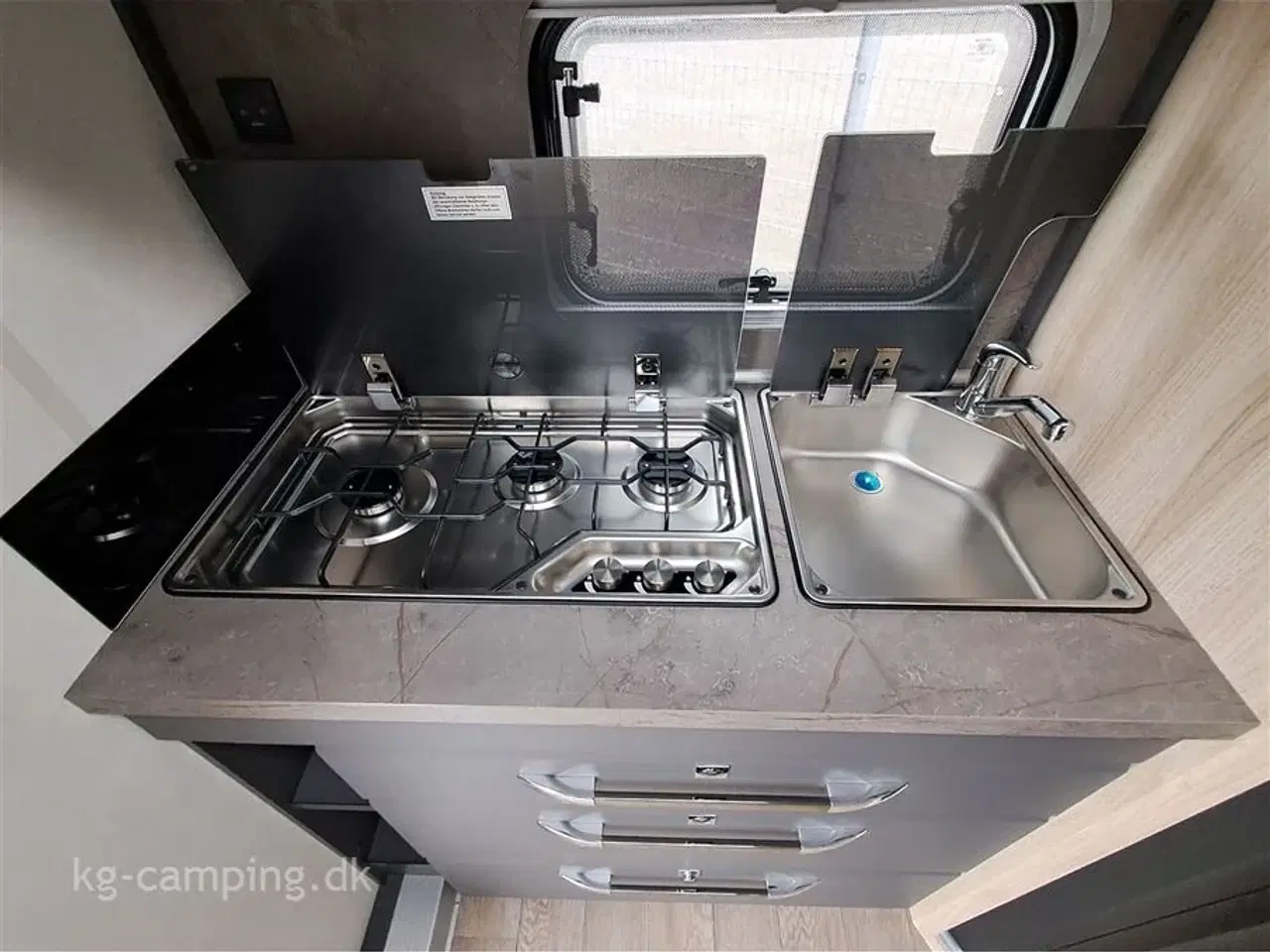 Billede 8 - 2026 - Hobby De Luxe 460 SFf   Ny 2026 Kampagne model DK LINE fra HOBBY - kan nedvejes til 1350 kg.