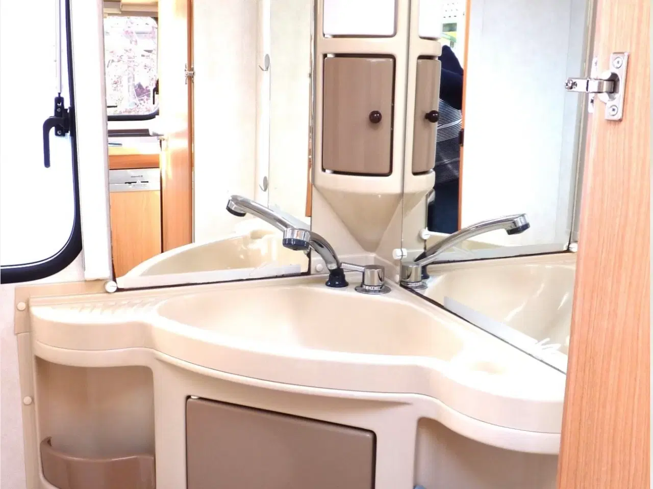 Billede 6 - Campingvogn Adria Adora 472 LU