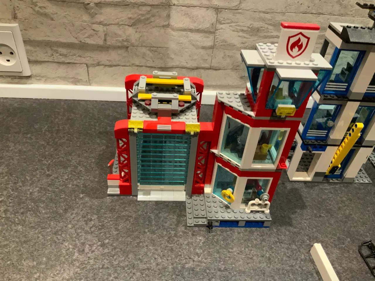 Billede 2 - Lego politi og brandstation