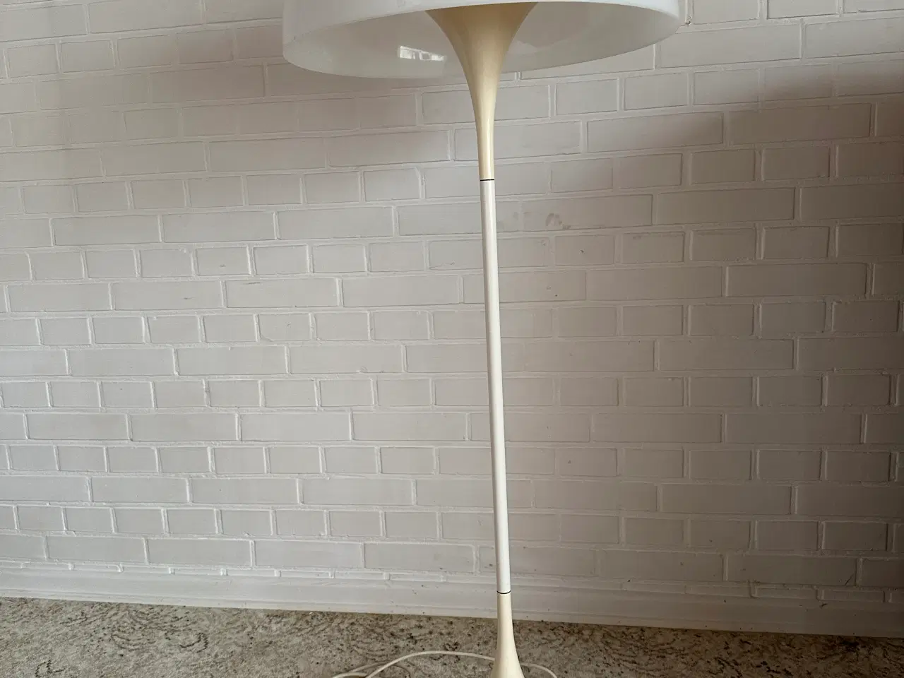 Billede 1 - Panthella gulvlampe, hvid – designerlampe af Verne