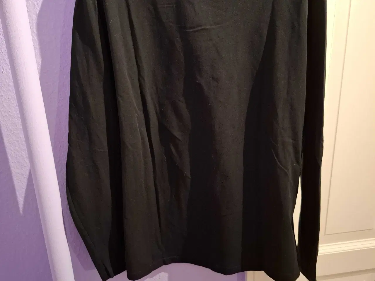 Billede 2 - Smuk og blød bluse