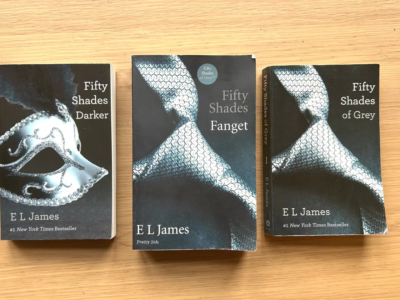 Billede 1 - 📚 Fifty Shades-trilogien – Bogpakke (Engelsk & Da