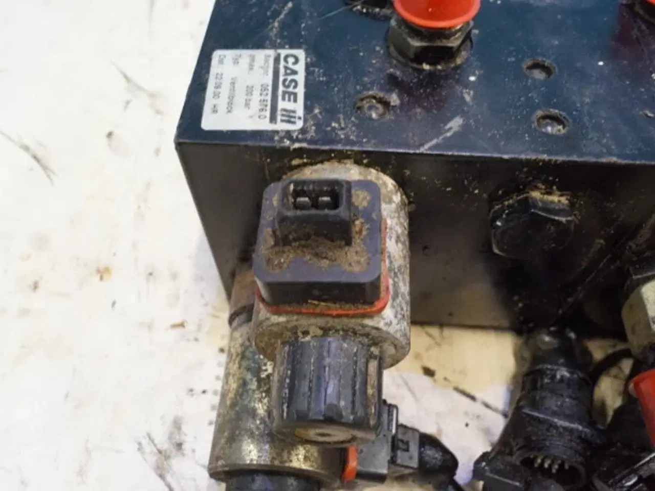Billede 3 - Case CF80 Hovedventil 061067805
