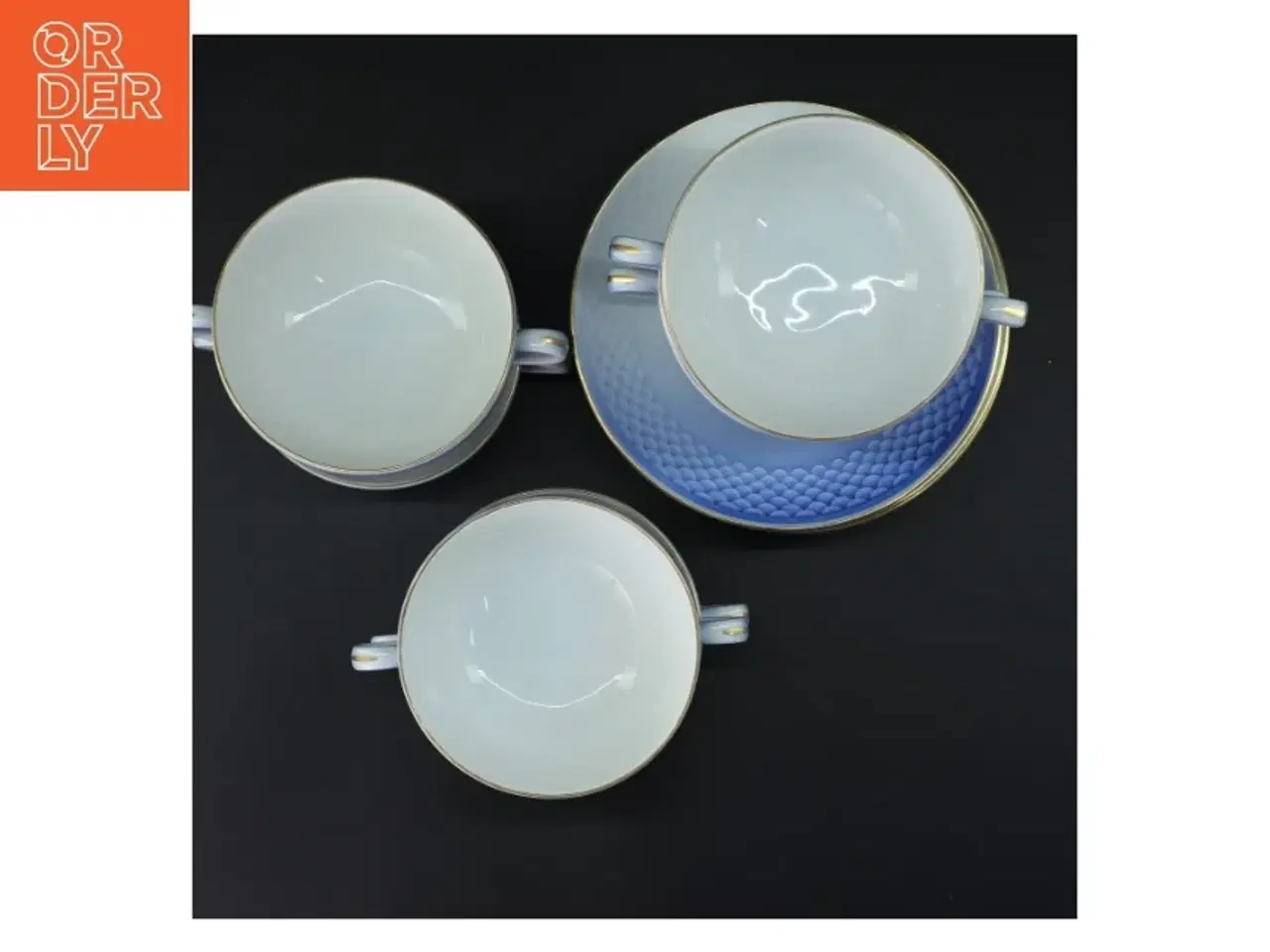 Billede 2 - Blå og hvide suppekopper med undertallerkener, mågestellet (str. 6 kopper. ø. 12 cm. 6 undertallerkener. ø. 18 cm) fra B&G