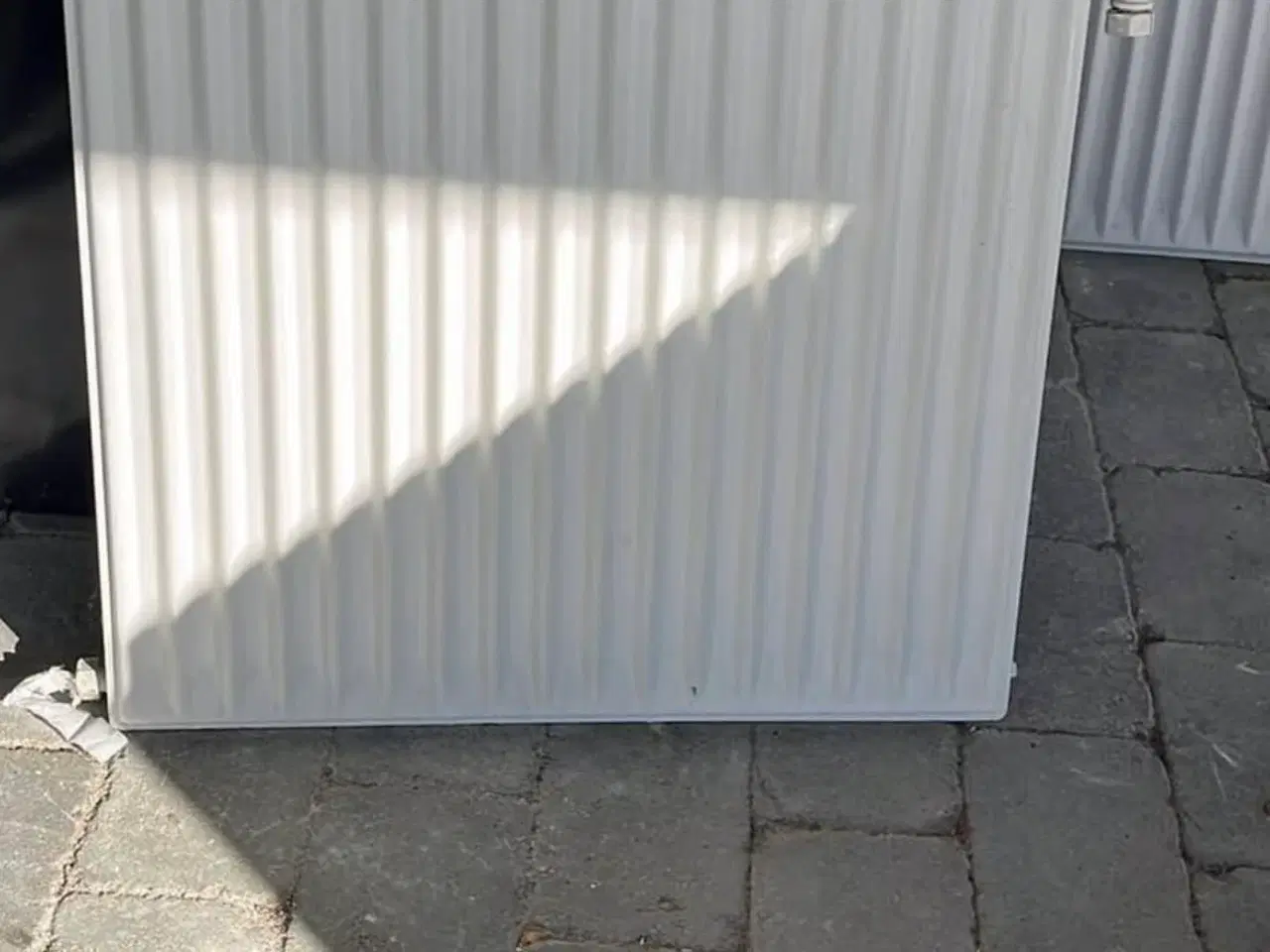 Billede 3 - 2 stk radiatorer 59 cm  bred x  56 cm