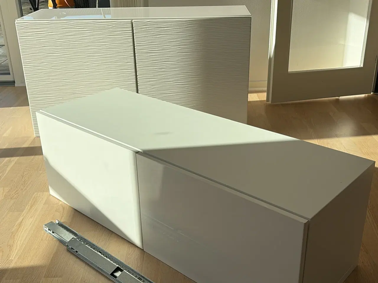 Billede 2 - Ikea BESTÅ vægmonterede skabe