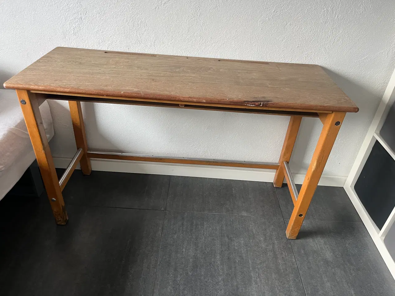 Billede 3 - Bord fra søndermark møbler 120 lang 45 bred og 70 
