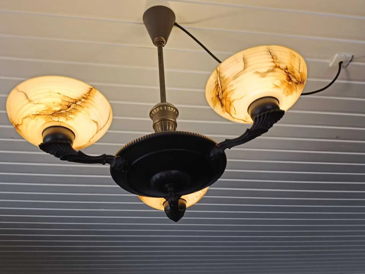 Billede 3 - Flot lampe , med intakte skærme 