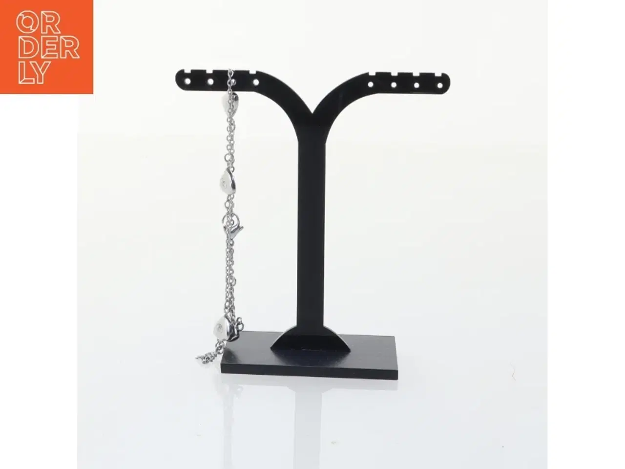 Billede 4 - Sølvfarvet armbånd med vedhæng (str. 28 cm)