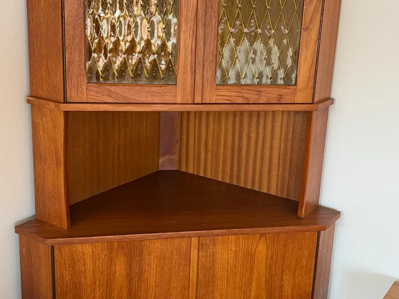 Billede 2 - Teak hjørneskab 