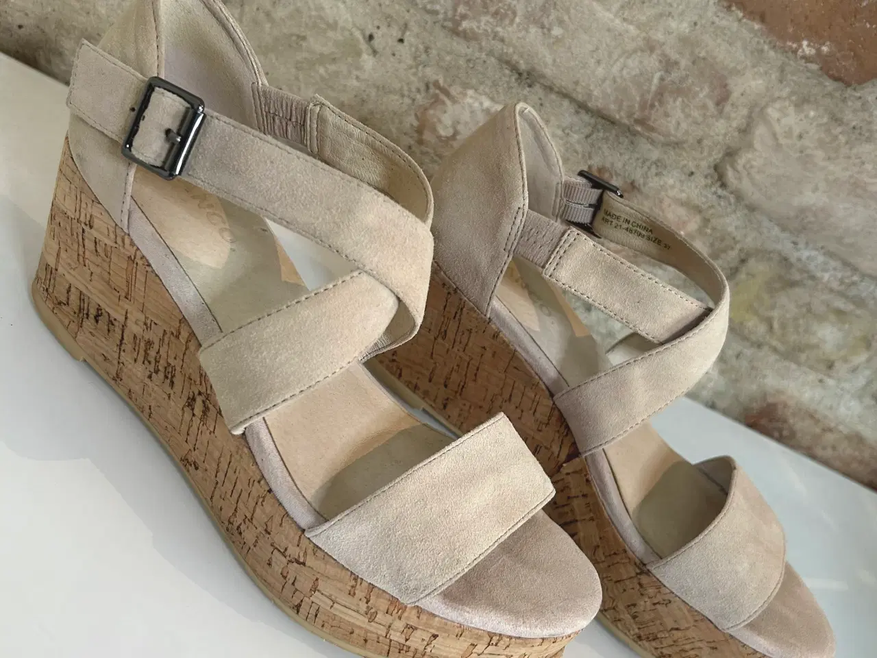 Billede 1 - Kilehæls sandal