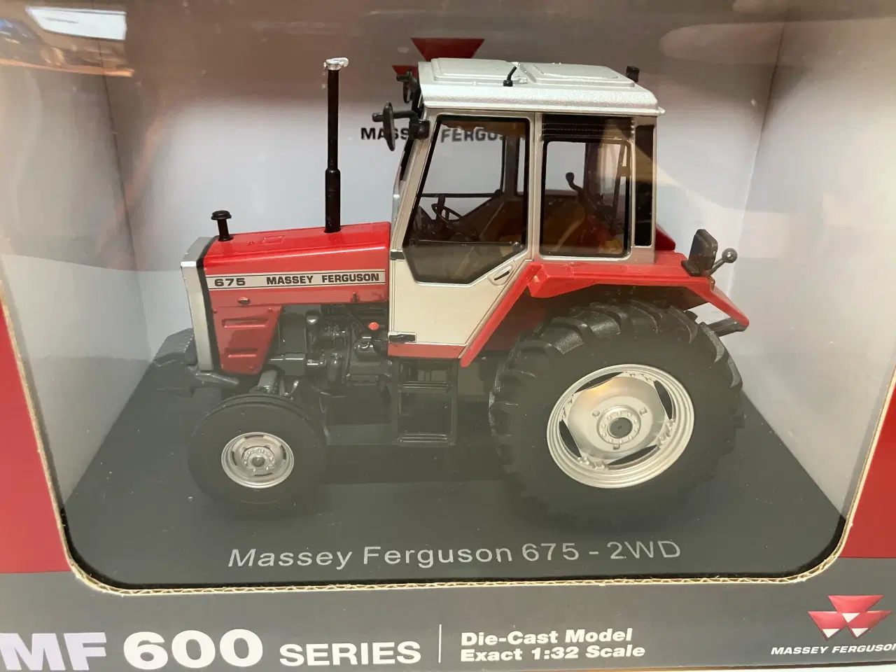 Billede 2 - 1:32 Massey Ferguson 675 2WD