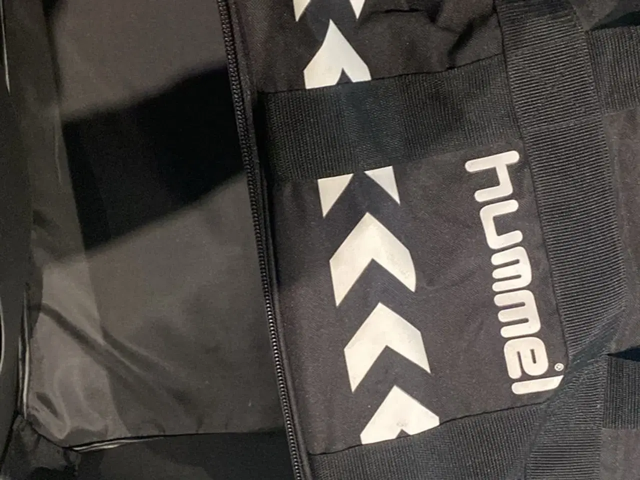 Billede 3 - Rummelig Hummel sportstaske