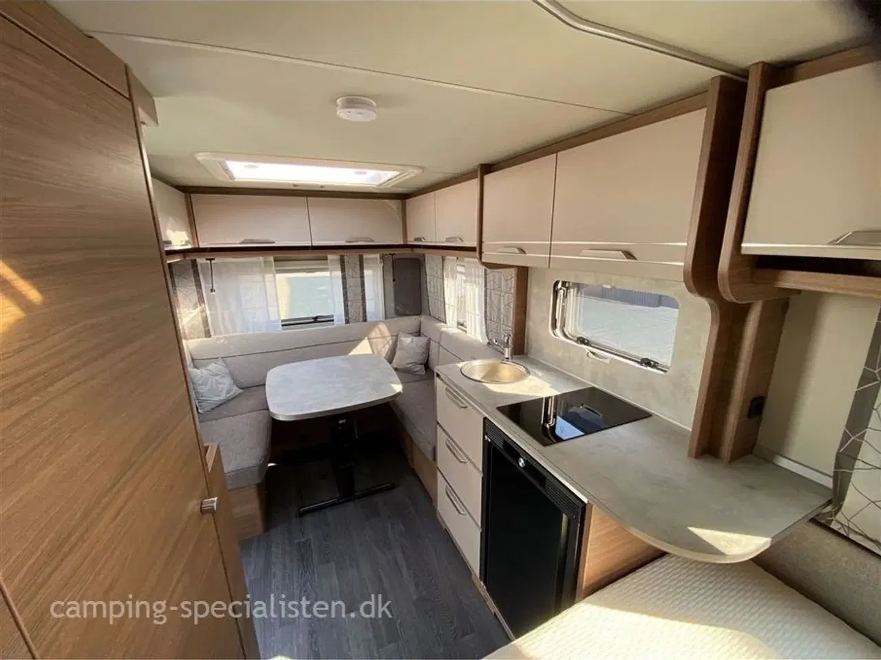 Billede 3 - 2022 - Knaus Sport 450 FU SPORT E POWER SELECTION   Knaus Sport 450 FU E-power 2022 inkl. Ventura 300 fortelt - kan nu ses hos Camping-Specialisten.dk