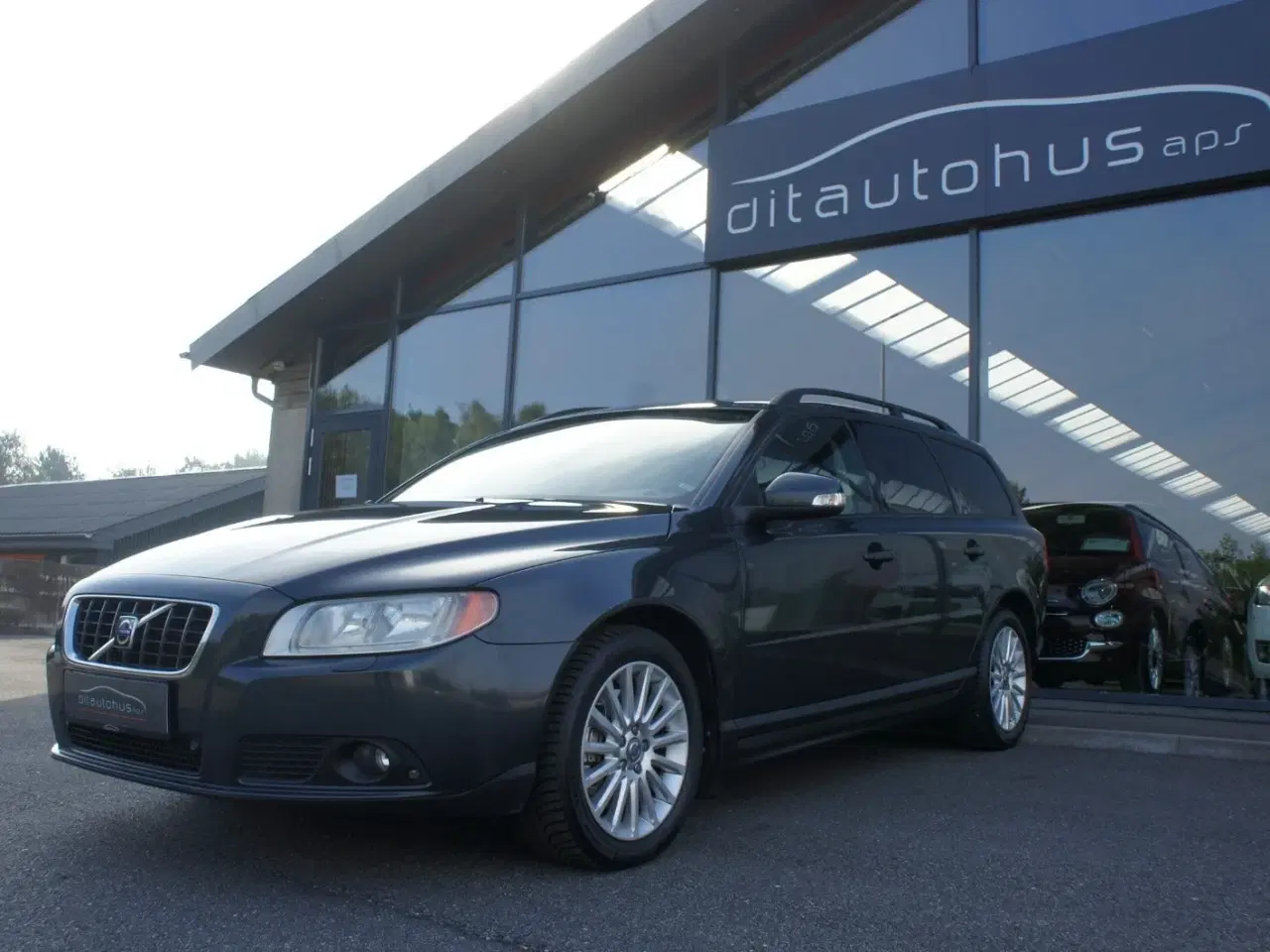 Billede 2 - Volvo V70 2,5 T Momentum aut.