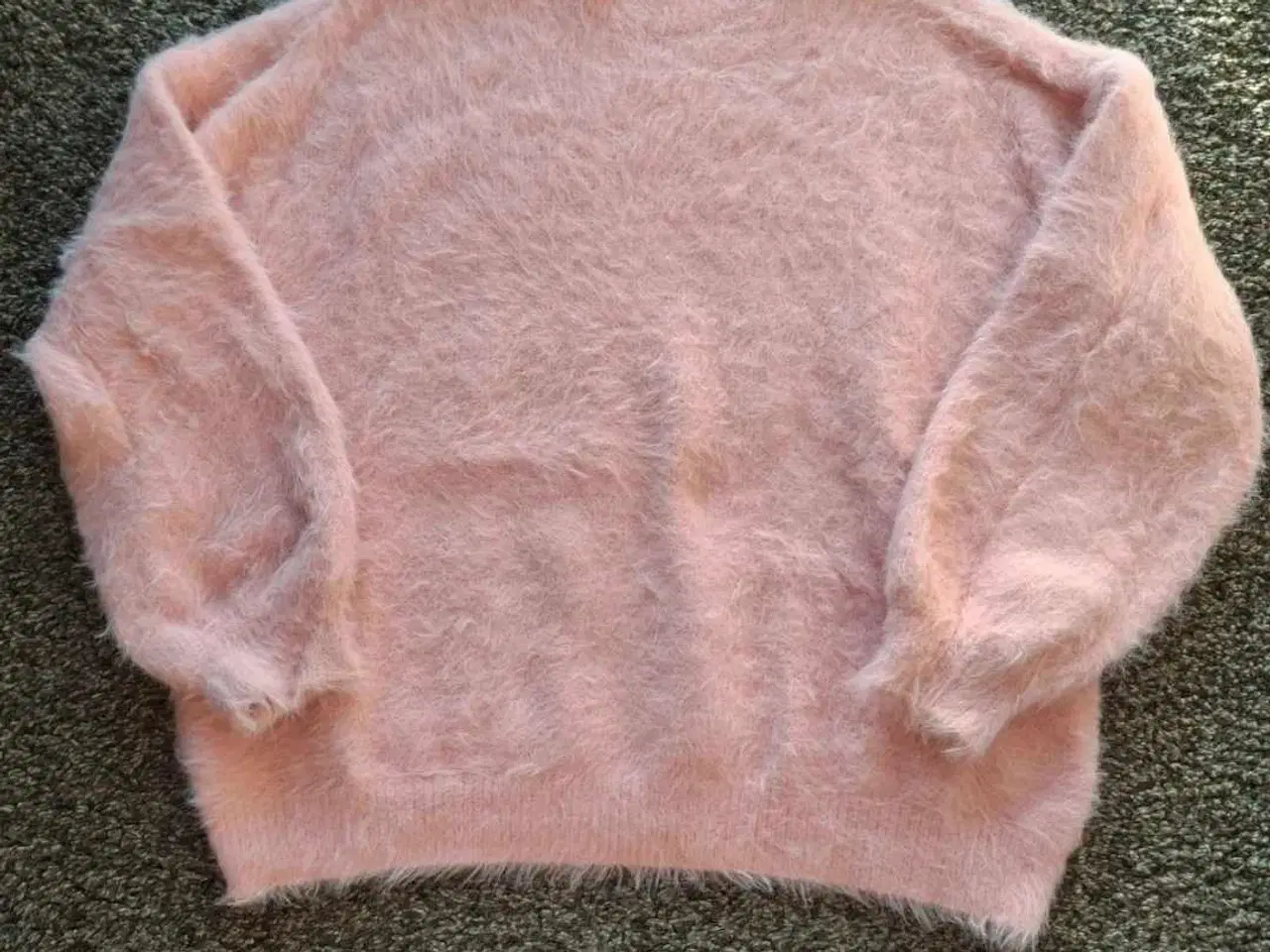 Billede 2 - Fluffy lyserød sweater str.Large
