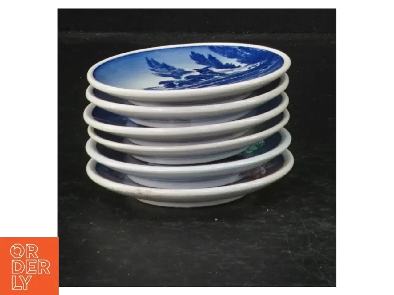 Billede 2 - Blå og hvid porcelænsvægplatter (str. Ø 8 cm. 6 styk)
