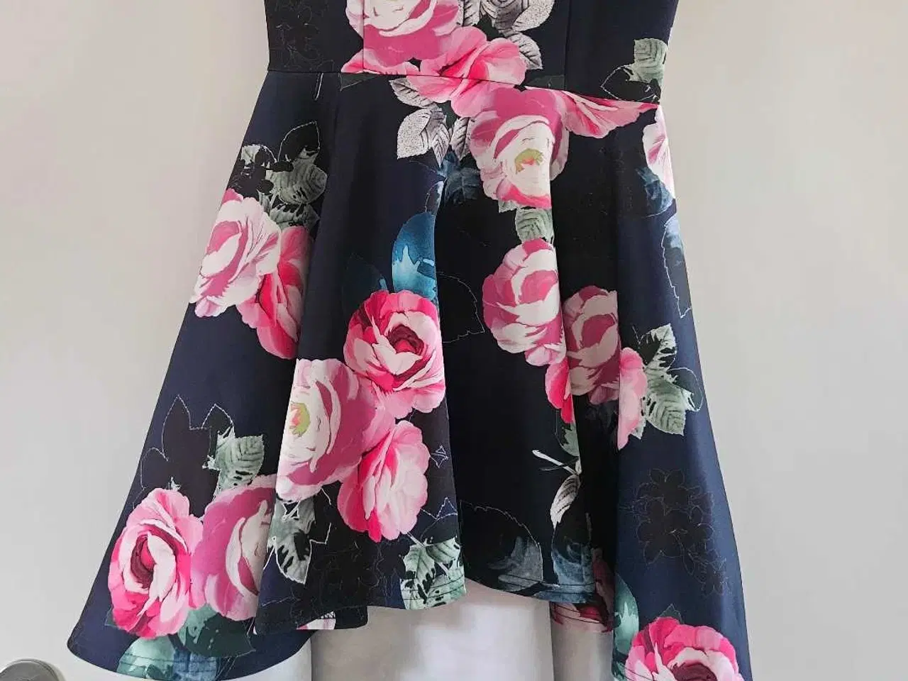 Billede 1 - Fin blomster kjole 