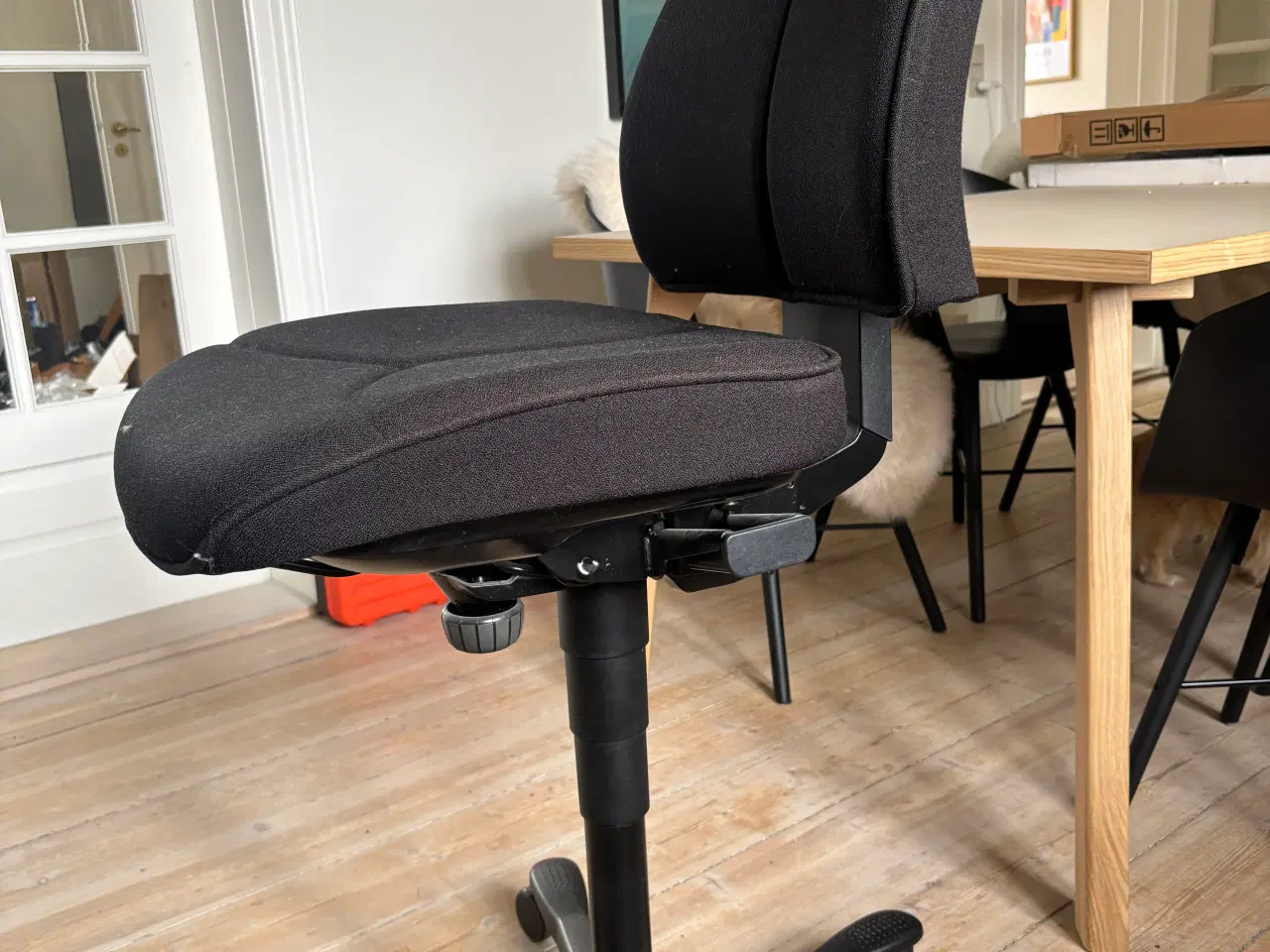 Billede 1 - Kontorstol af ergonomisk karakter