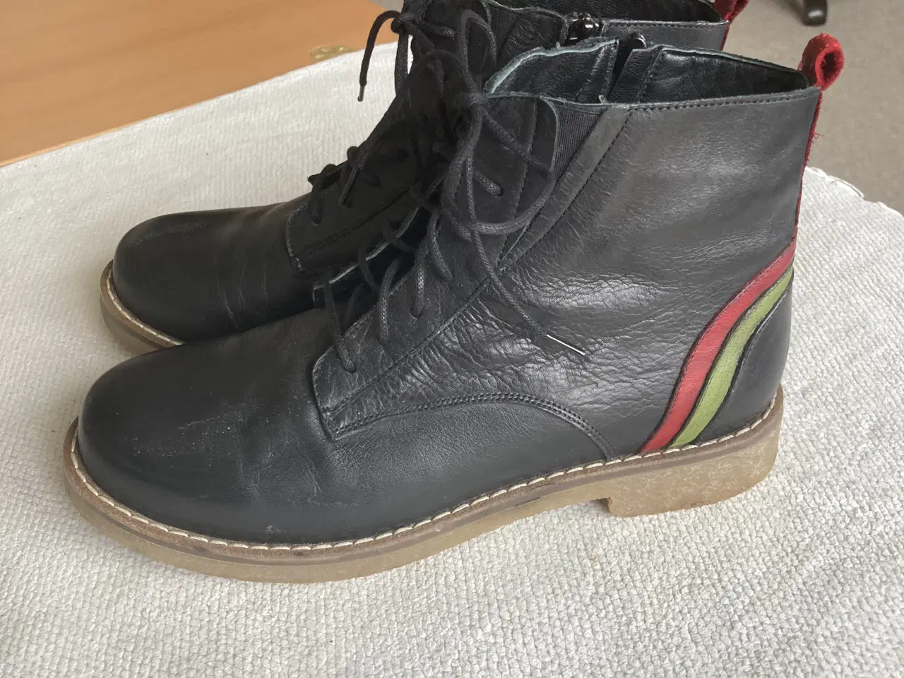 Billede 1 - Sorte kalveskindsstøvler str. 38. 300kr