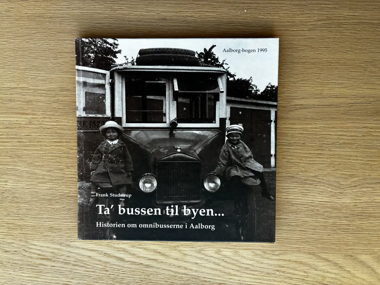Billede 1 - Ta' bussen til byen - Aalborg-bogen 1995