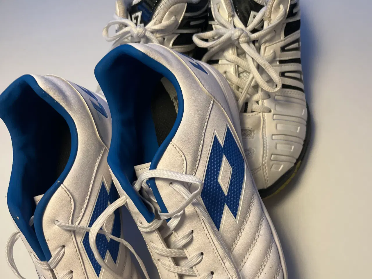 Billede 1 - 2 par sko indendørs 150 pr stk